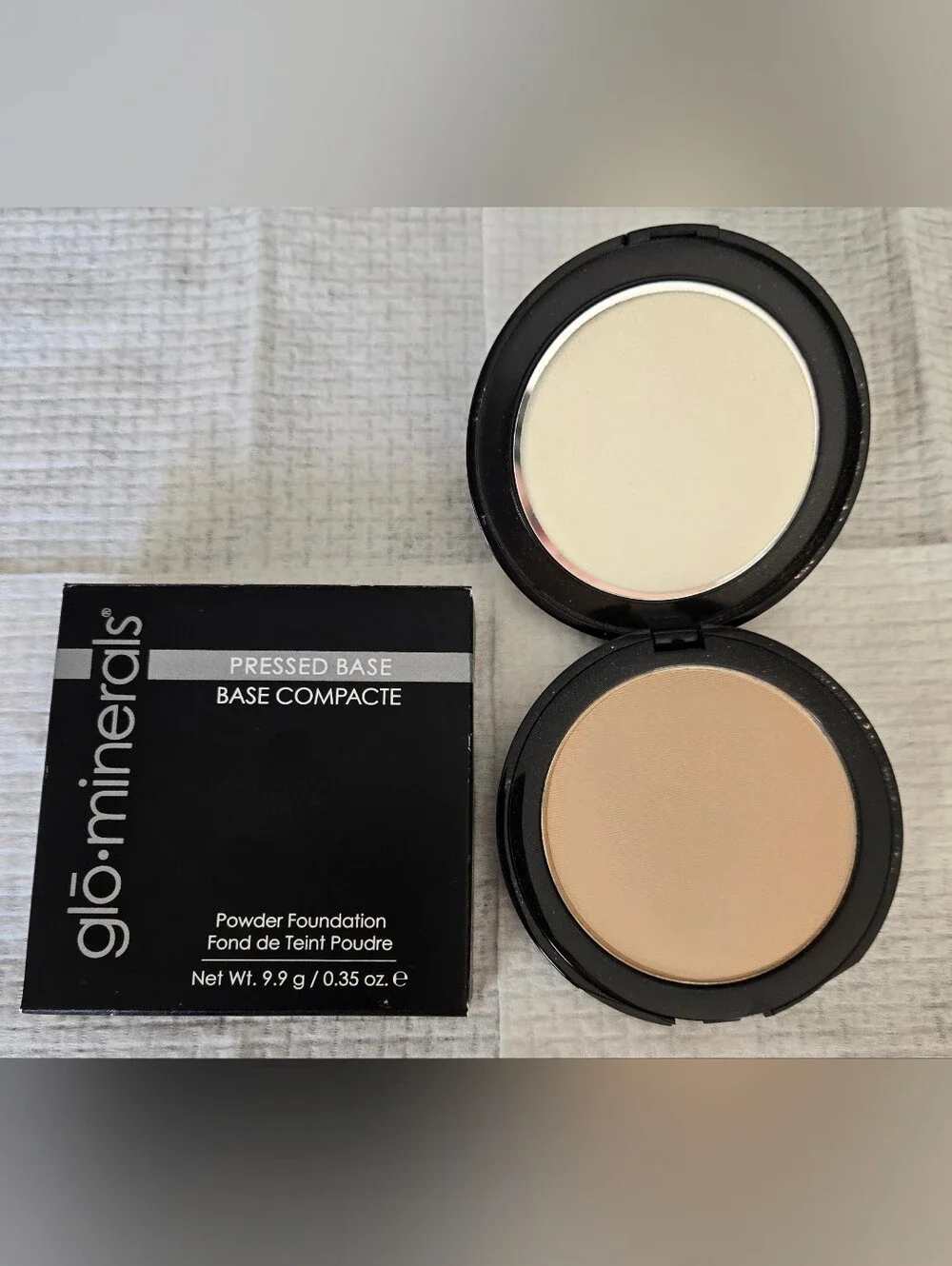 Glo Skin Beauty ( Glo Minerals) Pressed Powder Compact - Honey Light